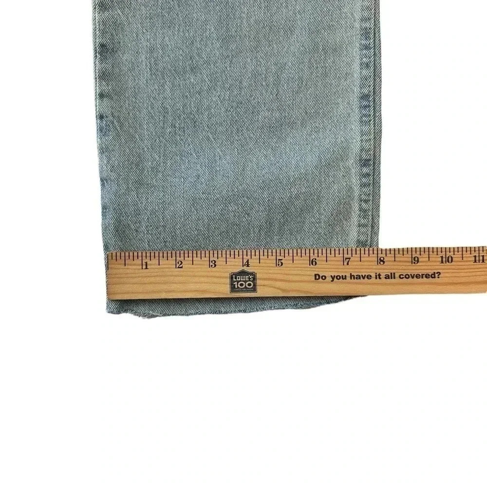 Wrangler Jeans Unique With Buttons Women’s Size 33x32 - Picture 9 of 9